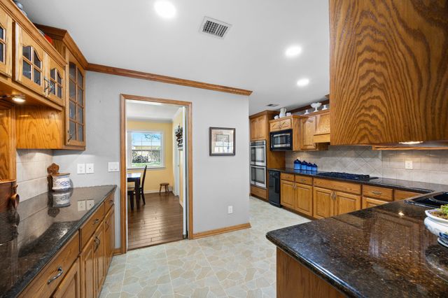 2010 N Beal Street, Belton, TX 76513