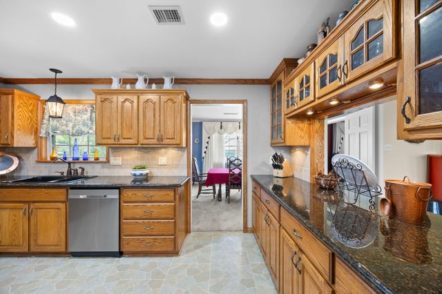 2010 N Beal Street, Belton, TX 76513