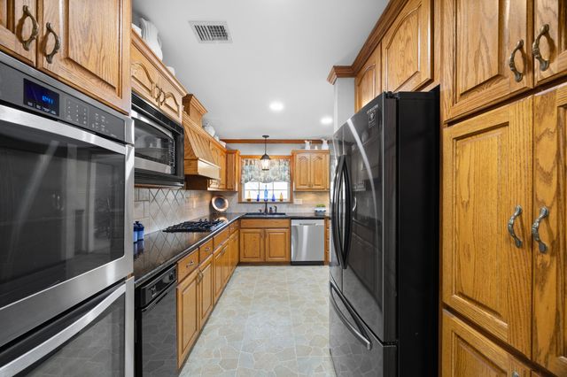 2010 N Beal Street, Belton, TX 76513