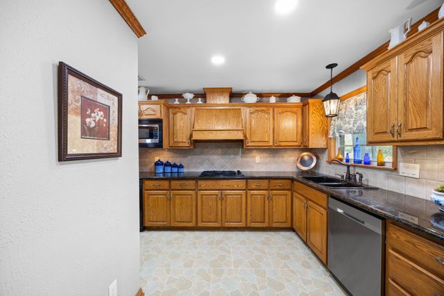 2010 N Beal Street, Belton, TX 76513