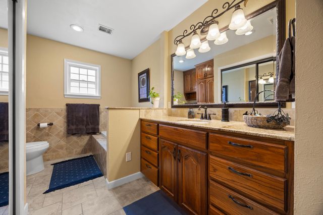 2010 N Beal Street, Belton, TX 76513