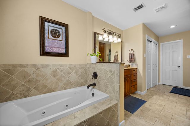 2010 N Beal Street, Belton, TX 76513