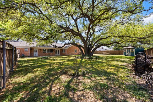 2010 N Beal Street, Belton, TX 76513