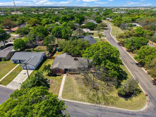 2010 N Beal Street, Belton, TX 76513