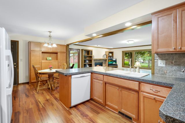 17200 Barberry Circle, Eden Prairie, MN 55346