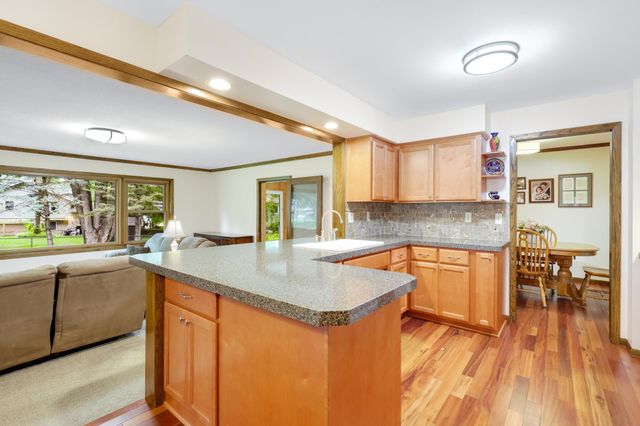 17200 Barberry Circle, Eden Prairie, MN 55346