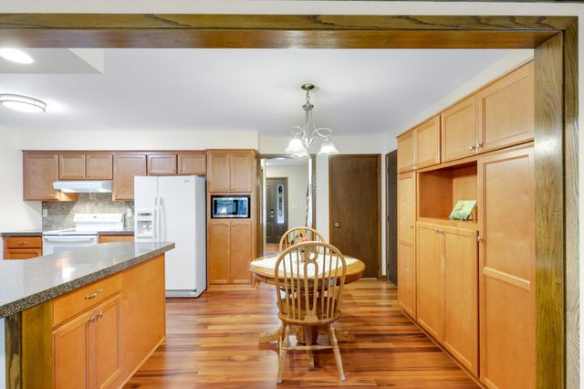 17200 Barberry Circle, Eden Prairie, MN 55346