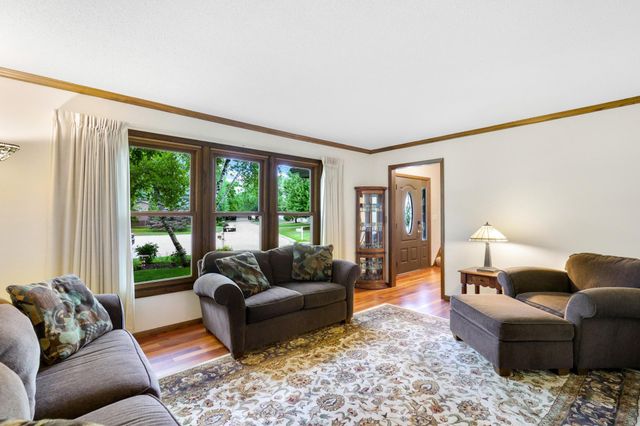 17200 Barberry Circle, Eden Prairie, MN 55346