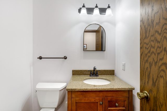 17200 Barberry Circle, Eden Prairie, MN 55346