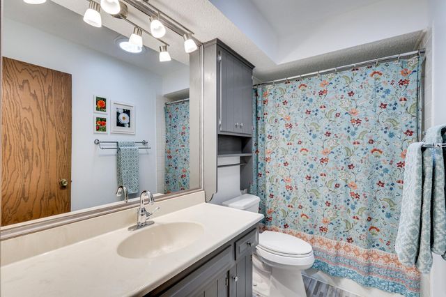17200 Barberry Circle, Eden Prairie, MN 55346