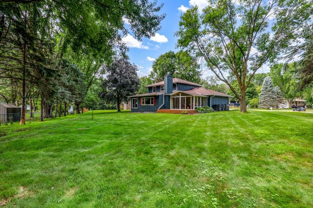 17200 Barberry Circle, Eden Prairie, MN 55346