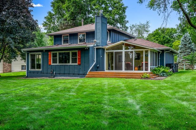 17200 Barberry Circle, Eden Prairie, MN 55346