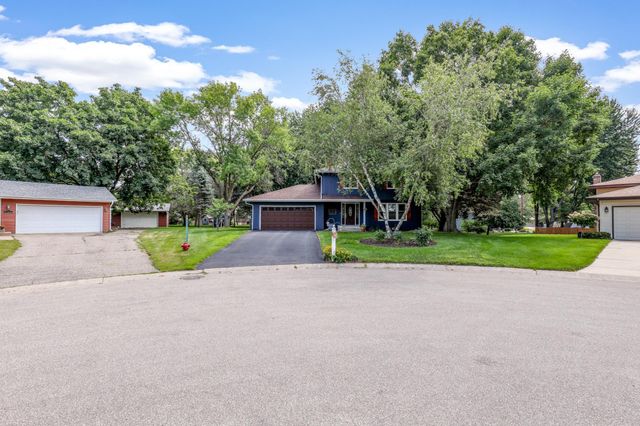 17200 Barberry Circle, Eden Prairie, MN 55346