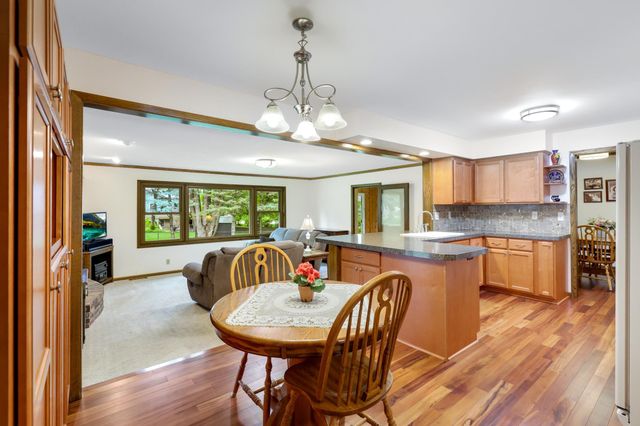 17200 Barberry Circle, Eden Prairie, MN 55346