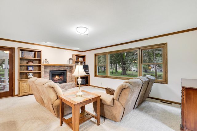 17200 Barberry Circle, Eden Prairie, MN 55346
