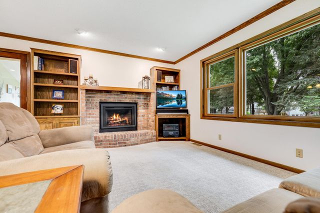 17200 Barberry Circle, Eden Prairie, MN 55346