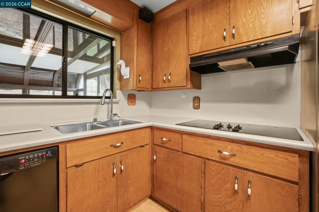 31 Oak Knoll Loop, Walnut Creek, CA 94596