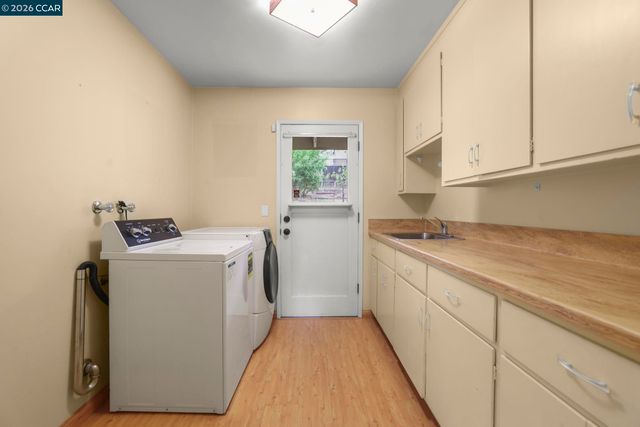 31 Oak Knoll Loop, Walnut Creek, CA 94596