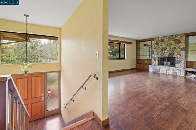 31 Oak Knoll Loop, Walnut Creek, CA 94596