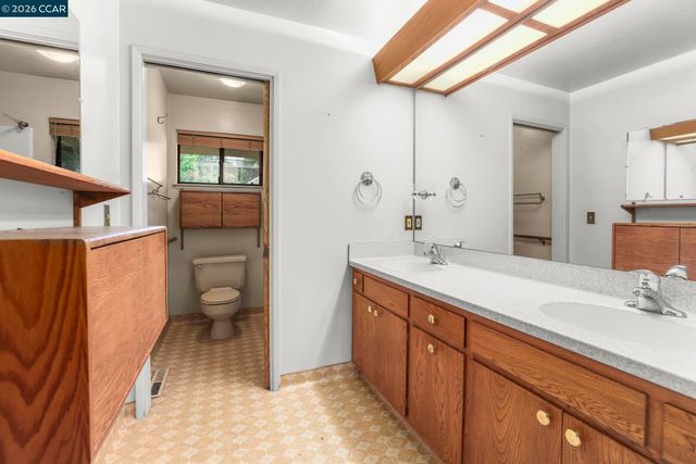 31 Oak Knoll Loop, Walnut Creek, CA 94596