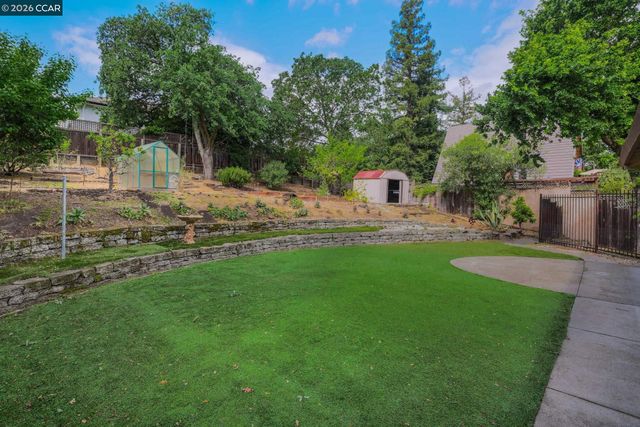 31 Oak Knoll Loop, Walnut Creek, CA 94596