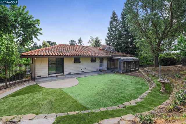 31 Oak Knoll Loop, Walnut Creek, CA 94596