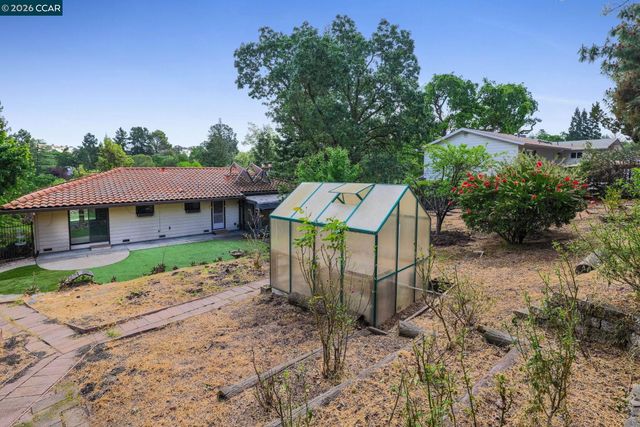 31 Oak Knoll Loop, Walnut Creek, CA 94596