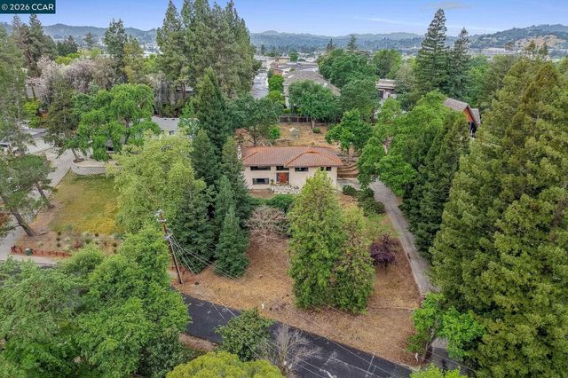 31 Oak Knoll Loop, Walnut Creek, CA 94596