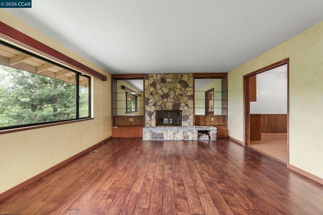 31 Oak Knoll Loop, Walnut Creek, CA 94596