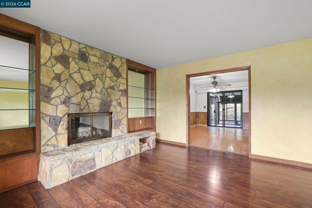 31 Oak Knoll Loop, Walnut Creek, CA 94596