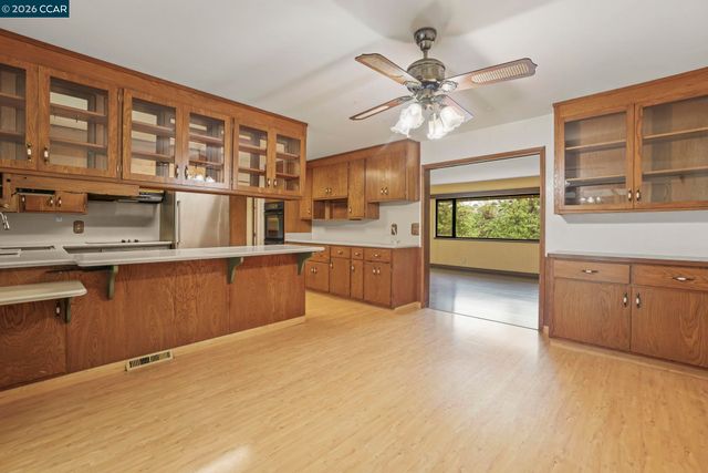 31 Oak Knoll Loop, Walnut Creek, CA 94596