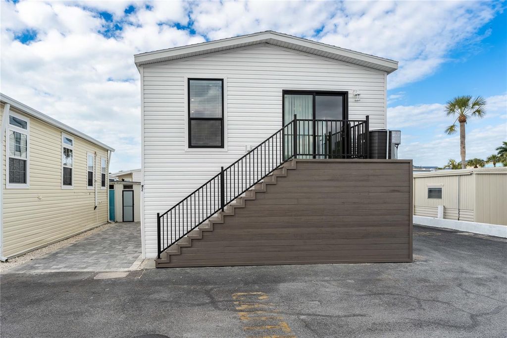 Image 1 of property listing at 3710 GULF OF MEXICO DRIVE F2, Longboat Key, FL 34228