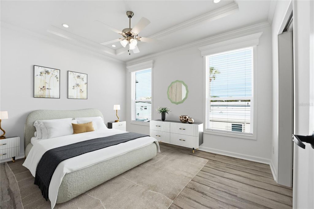 Image 13 of property listing at 3710 GULF OF MEXICO DRIVE F2, Longboat Key, FL 34228