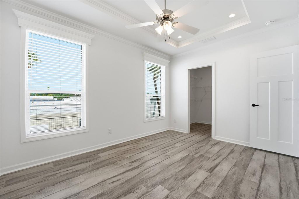 Image 14 of property listing at 3710 GULF OF MEXICO DRIVE F2, Longboat Key, FL 34228