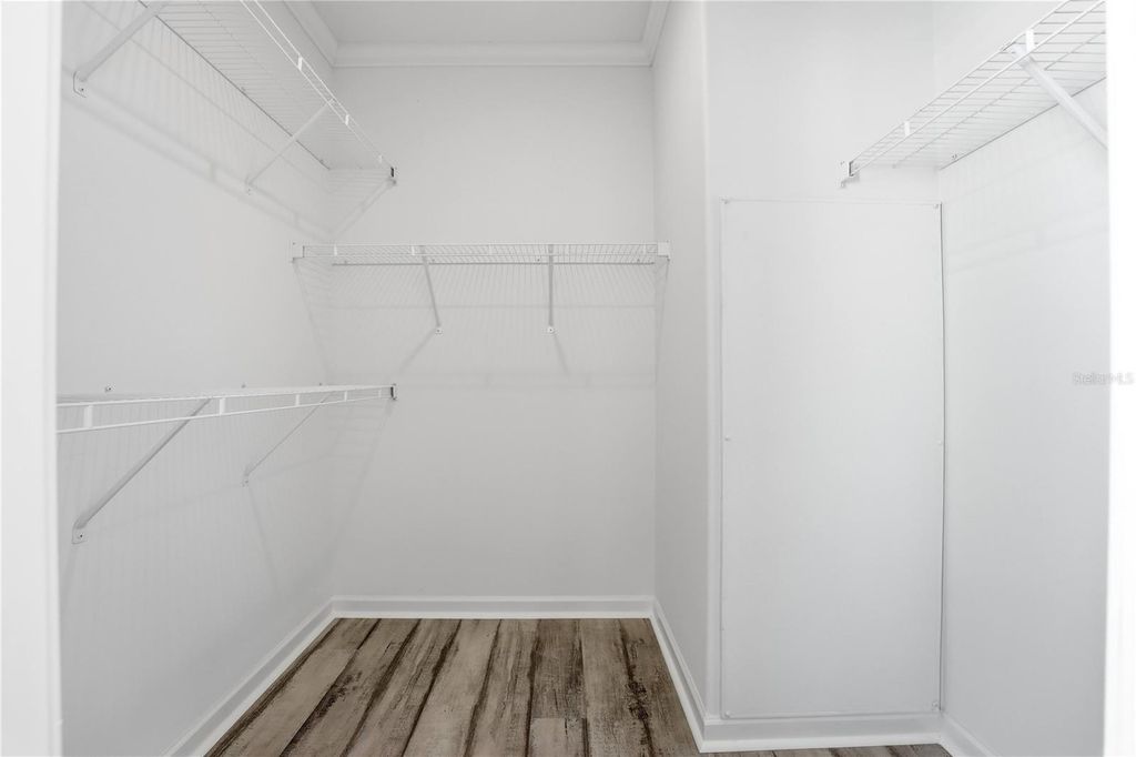 Image 15 of property listing at 3710 GULF OF MEXICO DRIVE F2, Longboat Key, FL 34228