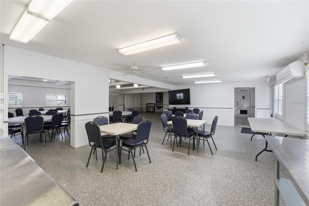 Image 25 of property listing at 3710 GULF OF MEXICO DRIVE F2, Longboat Key, FL 34228