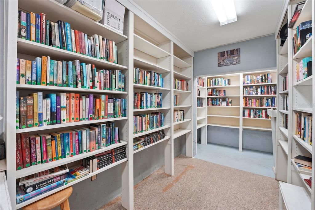 Image 27 of property listing at 3710 GULF OF MEXICO DRIVE F2, Longboat Key, FL 34228