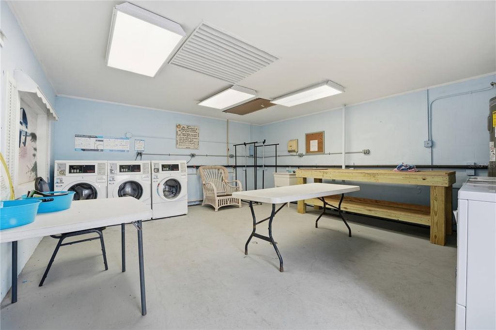 Image 28 of property listing at 3710 GULF OF MEXICO DRIVE F2, Longboat Key, FL 34228