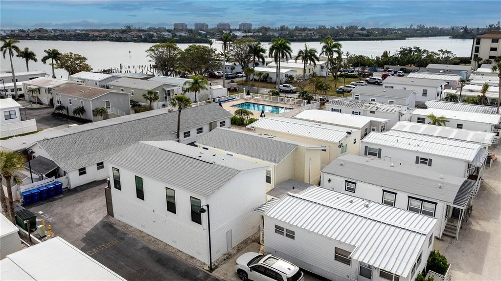 Image 30 of property listing at 3710 GULF OF MEXICO DRIVE F2, Longboat Key, FL 34228