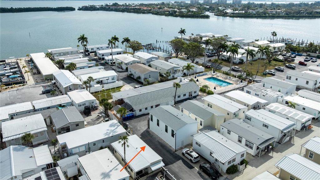 Image 38 of property listing at 3710 GULF OF MEXICO DRIVE F2, Longboat Key, FL 34228