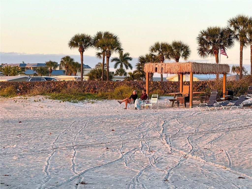 Image 44 of property listing at 3710 GULF OF MEXICO DRIVE F2, Longboat Key, FL 34228