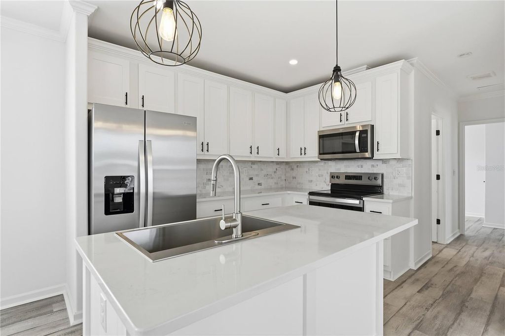 Image 7 of property listing at 3710 GULF OF MEXICO DRIVE F2, Longboat Key, FL 34228