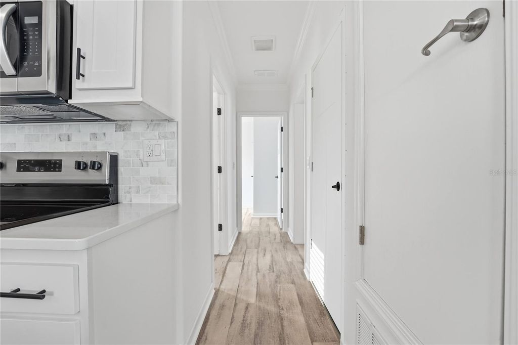 Image 10 of property listing at 3710 GULF OF MEXICO DRIVE F2, Longboat Key, FL 34228