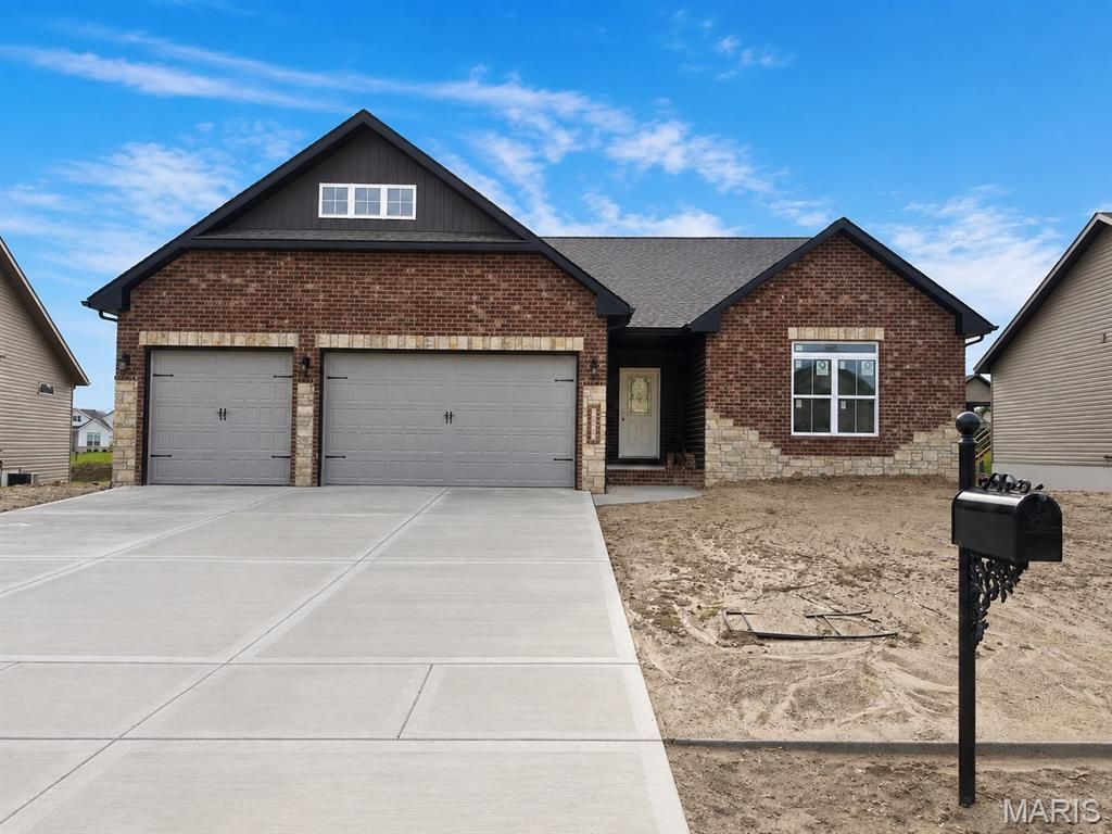 1823 Robins Mill Court, Maryville, IL 62062