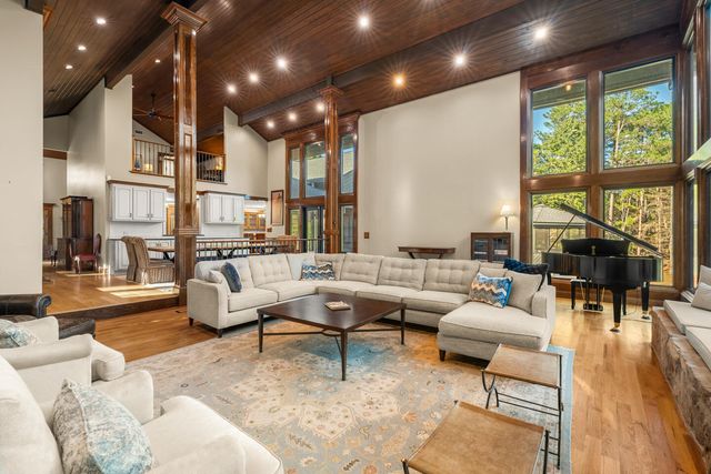 1643 S 40th Ave., Hattiesburg, MS 39402