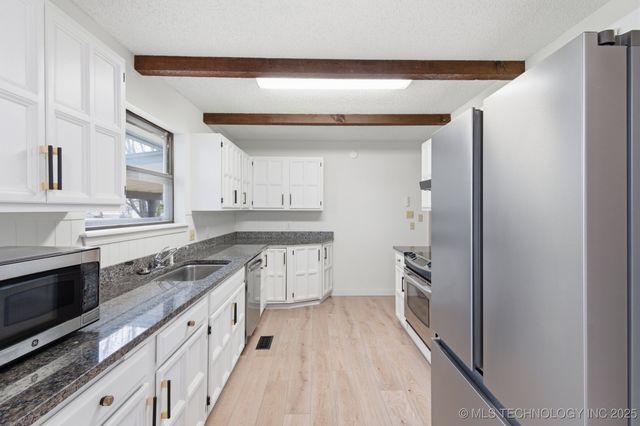 11725 S 101st East Avenue, Bixby, OK 74008