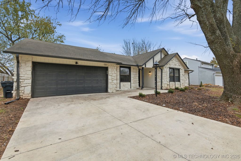 11725 S 101st East Avenue, Bixby, OK 74008