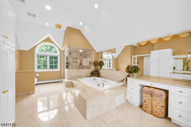 817 Peach Tree Ln, Franklin Lakes Boro, NJ 07417