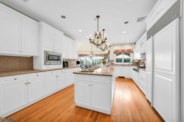 817 Peach Tree Ln, Franklin Lakes Boro, NJ 07417