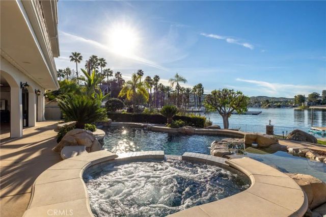 22250 Village Way, Canyon Lake, CA 92587